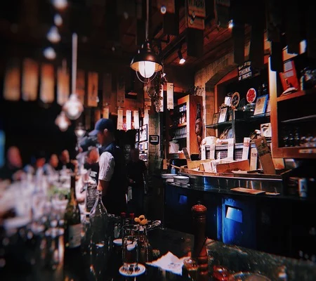 Le restaurant Bodega El Pimpi, dans la vieille ville de Málaga