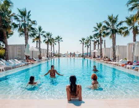 La Cabane Beach Club in Marbella