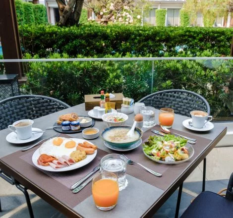 Oasis Cafe Restaurant for breakfast in Fuengirola